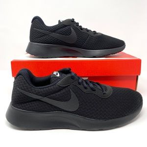 Nike Tanjun Women’s Sneakers